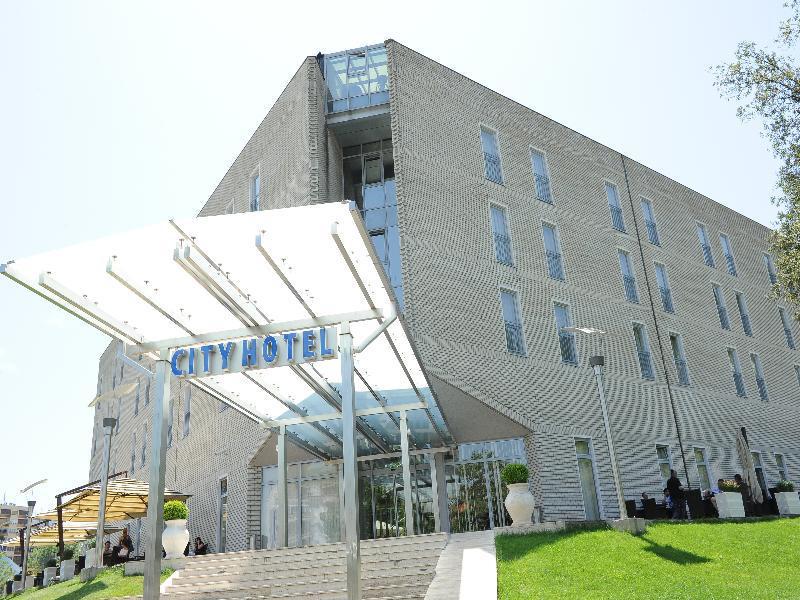 City Hotel Podgorica Eksteriør bilde