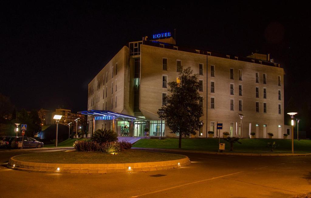 City Hotel Podgorica Eksteriør bilde